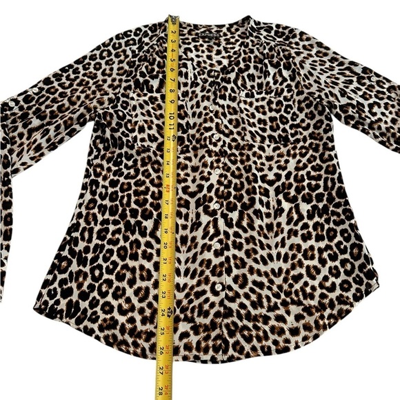 Express Women’s V-neck Animal Print Button Down Pull Up sleeve Top Size S/P - Picture 13 of 17